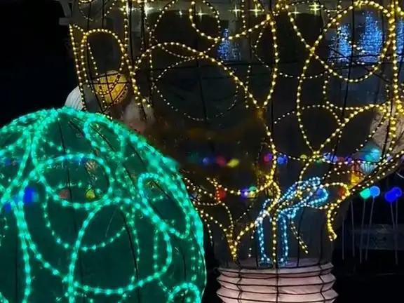 Giant illuminated light bulbs